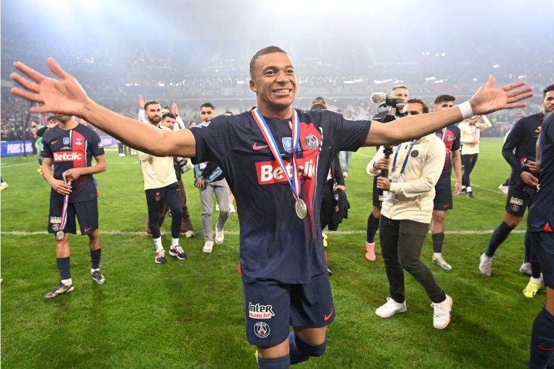 Kylian Mbappe gửi lời chào tạm biệt PSG3