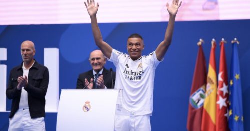 Hàng chục ngàn người chào đón Kylian Mbappé đến Real Madrid